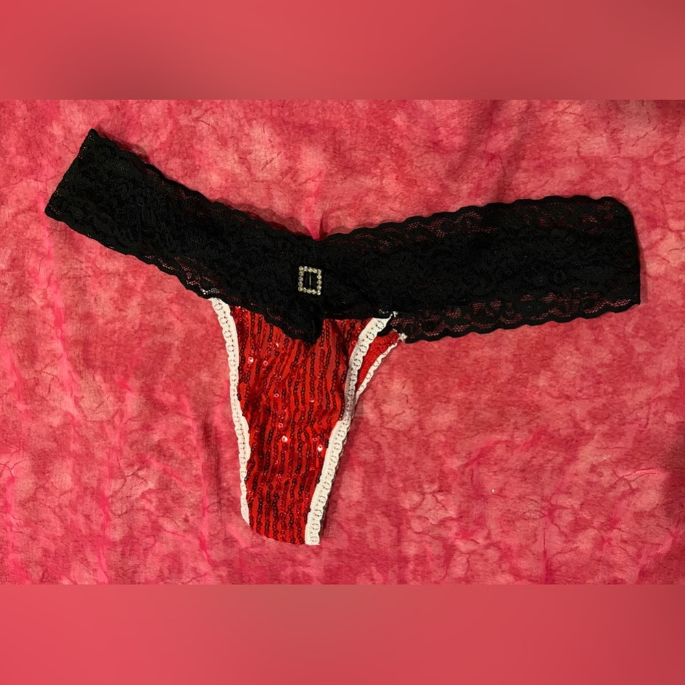 Victoria’s Secret The Lacie holiday thong, size O/S